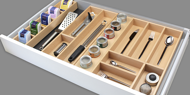 Vielseitiges Ordnungssystem: Besteckkasteneinsätze aus Holz